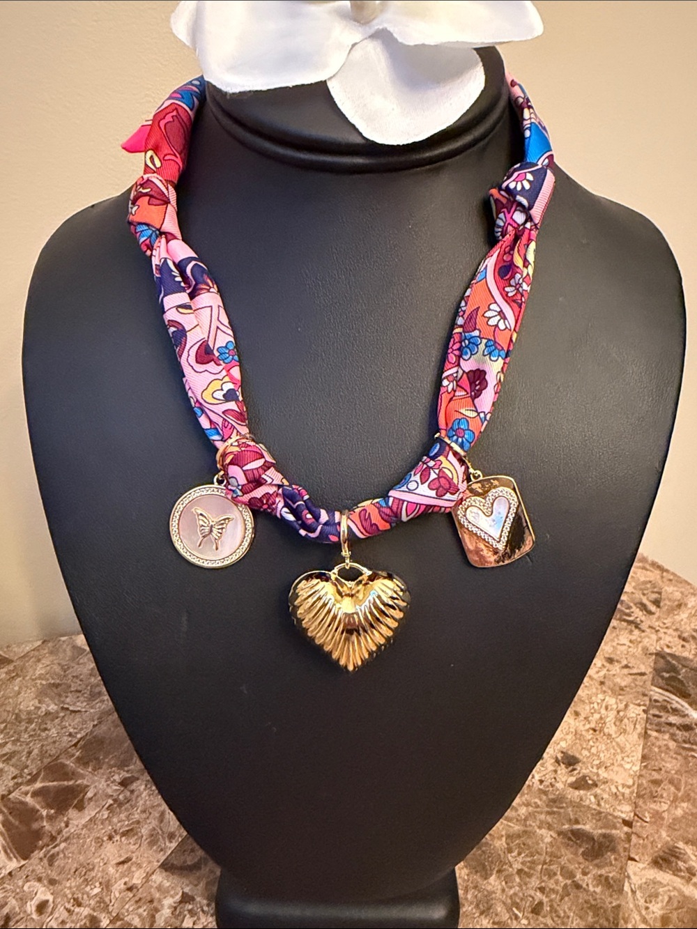 New GEMILLI Gold Heart 3 Charm Scarf Necklace with Pink Multicolor Pattern